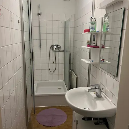 Monteurzimmer 3 Pers, Wuerzburg, Gerbrunn, Gemeinschaft Kueche, Dusche, Wc * Gerbrunn