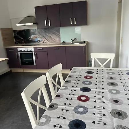 Monteurzimmer 3 Pers, Wuerzburg, Gerbrunn, Gemeinschaft Kueche, Dusche, Wc 아파트
