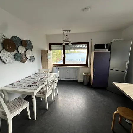 Apartment Monteurzimmer 3 Pers, Wuerzburg, Gerbrunn, Gemeinschaft Kueche, Dusche, Wc Gerbrunn
